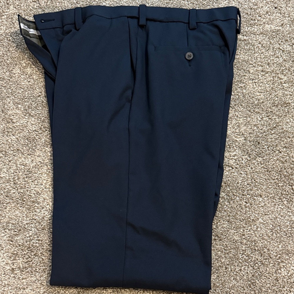 Haggar Cool 18 Pro Classic Fit Navy Pants size 32x30